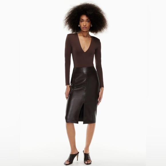 Aritzia Babaton Contour Shoulder Pad V-Neck Bodysuit - Picture 2 of 8